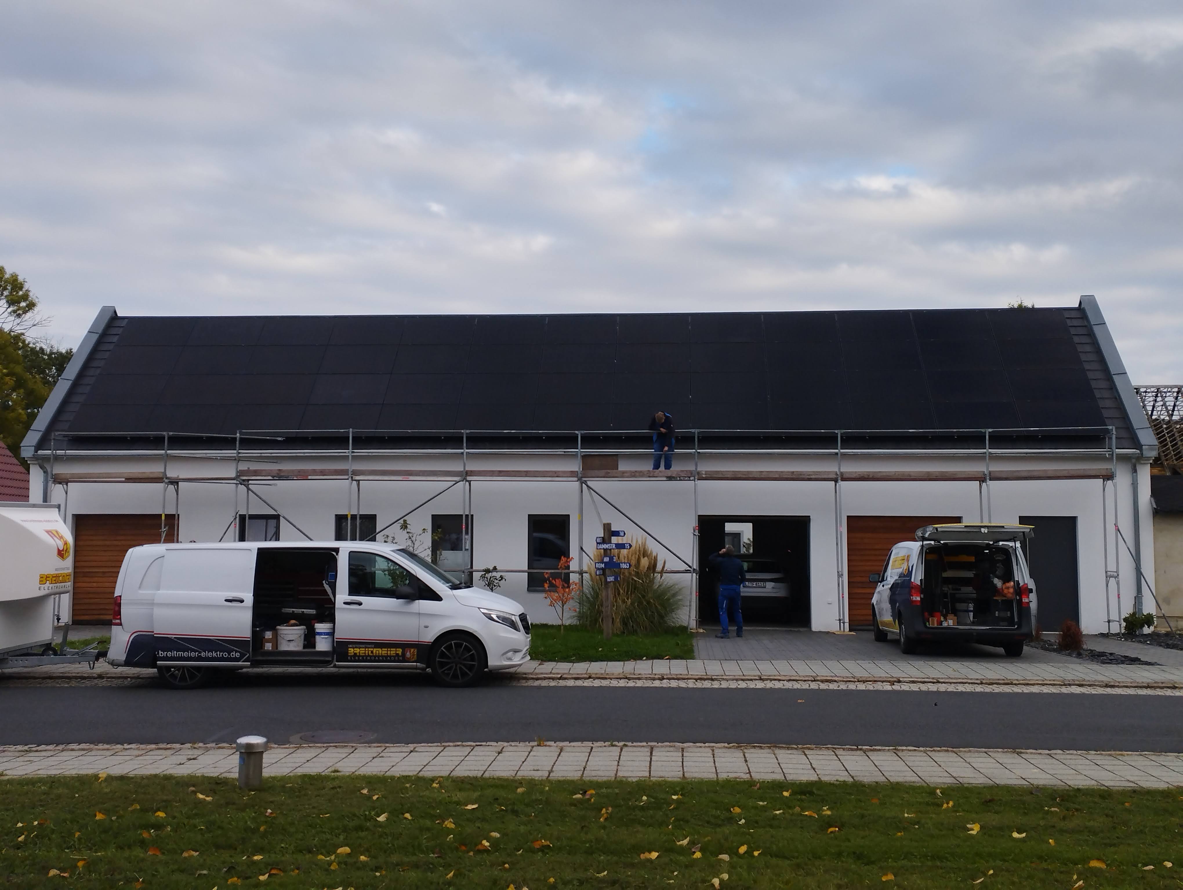 Breitmeier Firmenfahrzeuge vor Baustelle